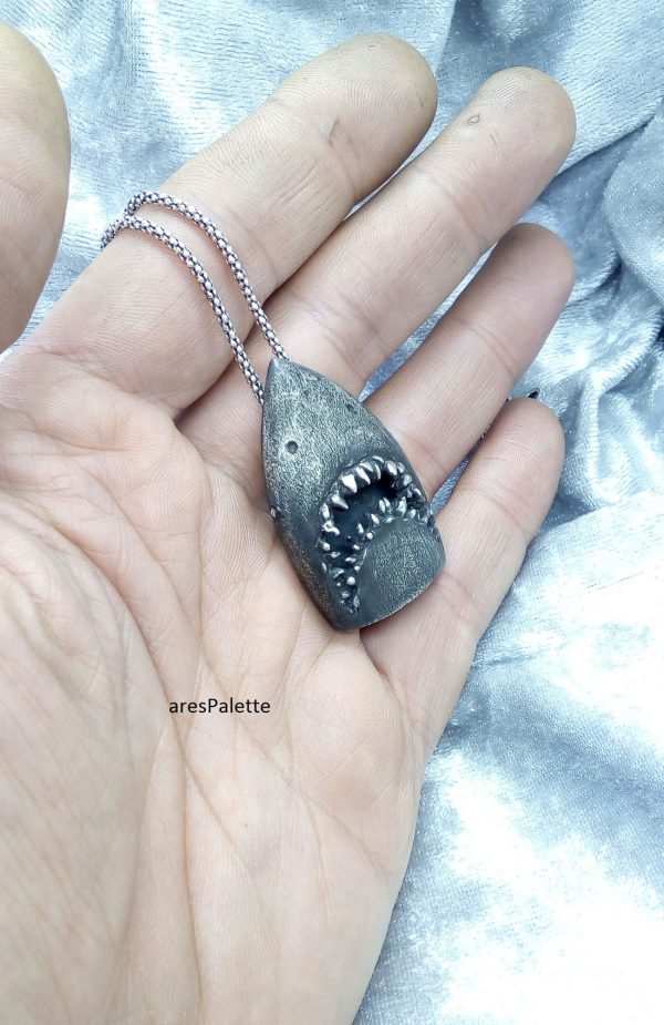 shark-pendant