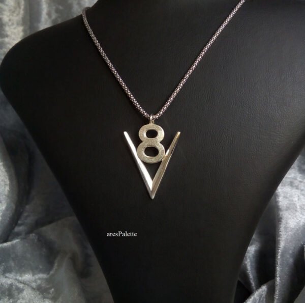 V8 Necklace 925 Silver