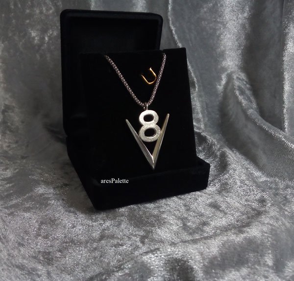 v8 necklace