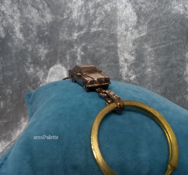 Mercedes W123 Keychain Handmade 3D