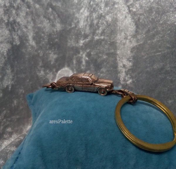 Mercedes W123 Keychain Handmade 3D